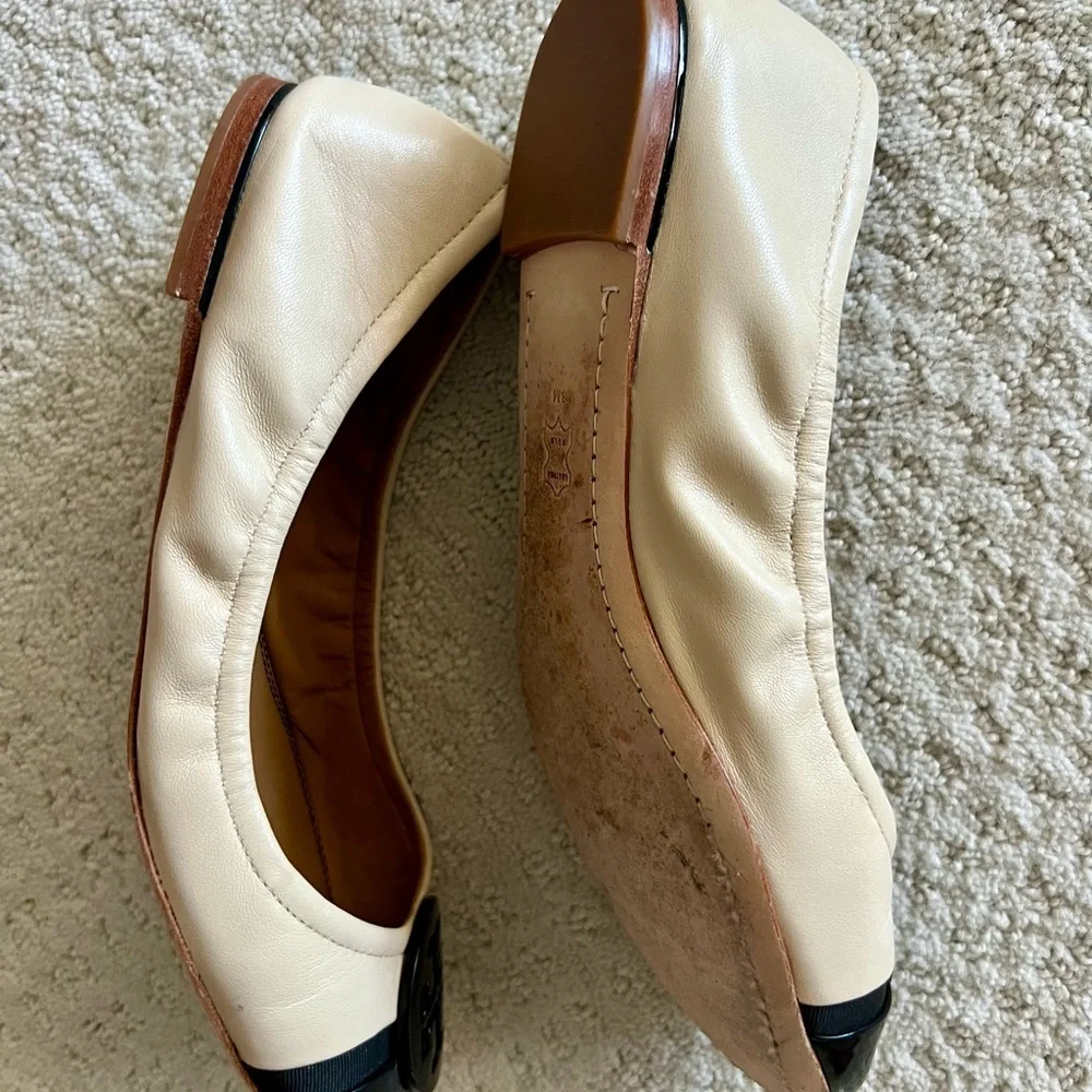 Tory Burch Two-Tone Leather Logo Minnie Ballet Flats in Cream and Black size 8